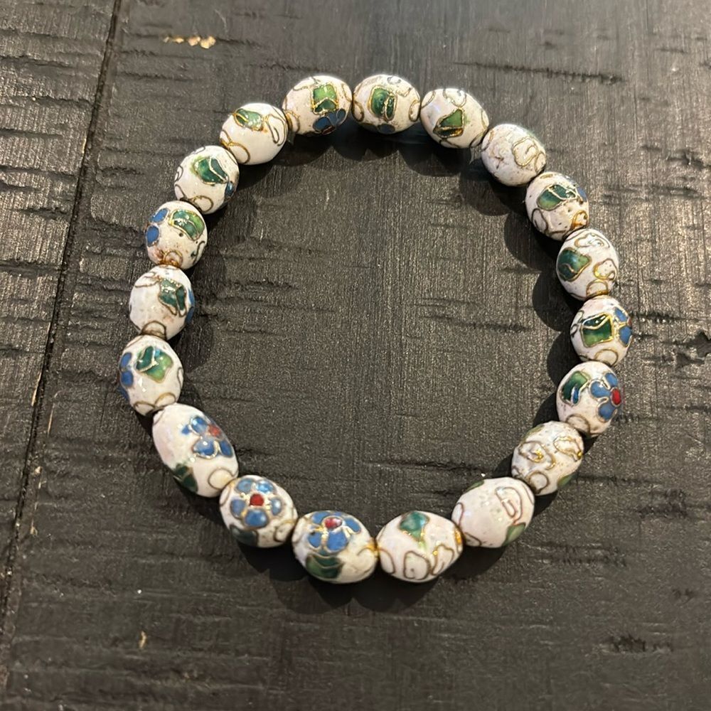 Vintage Cloisonné White Enamel Intricate Floral Beaded Bracelet Gold Leaf